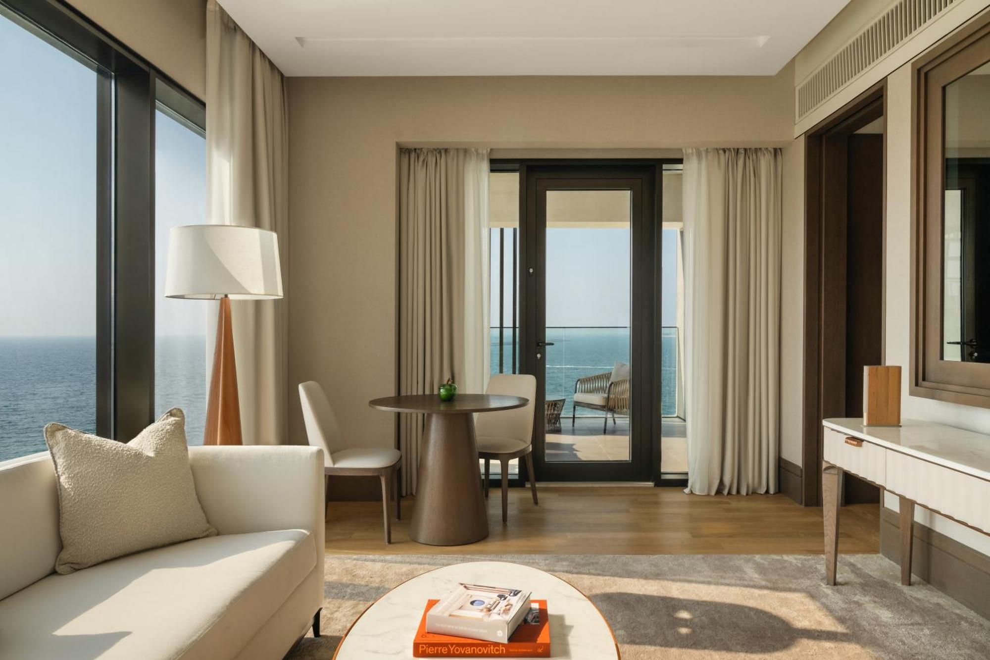 Delano Dubai At Bluewaters Hotell Exteriör bild A suite at the hotel