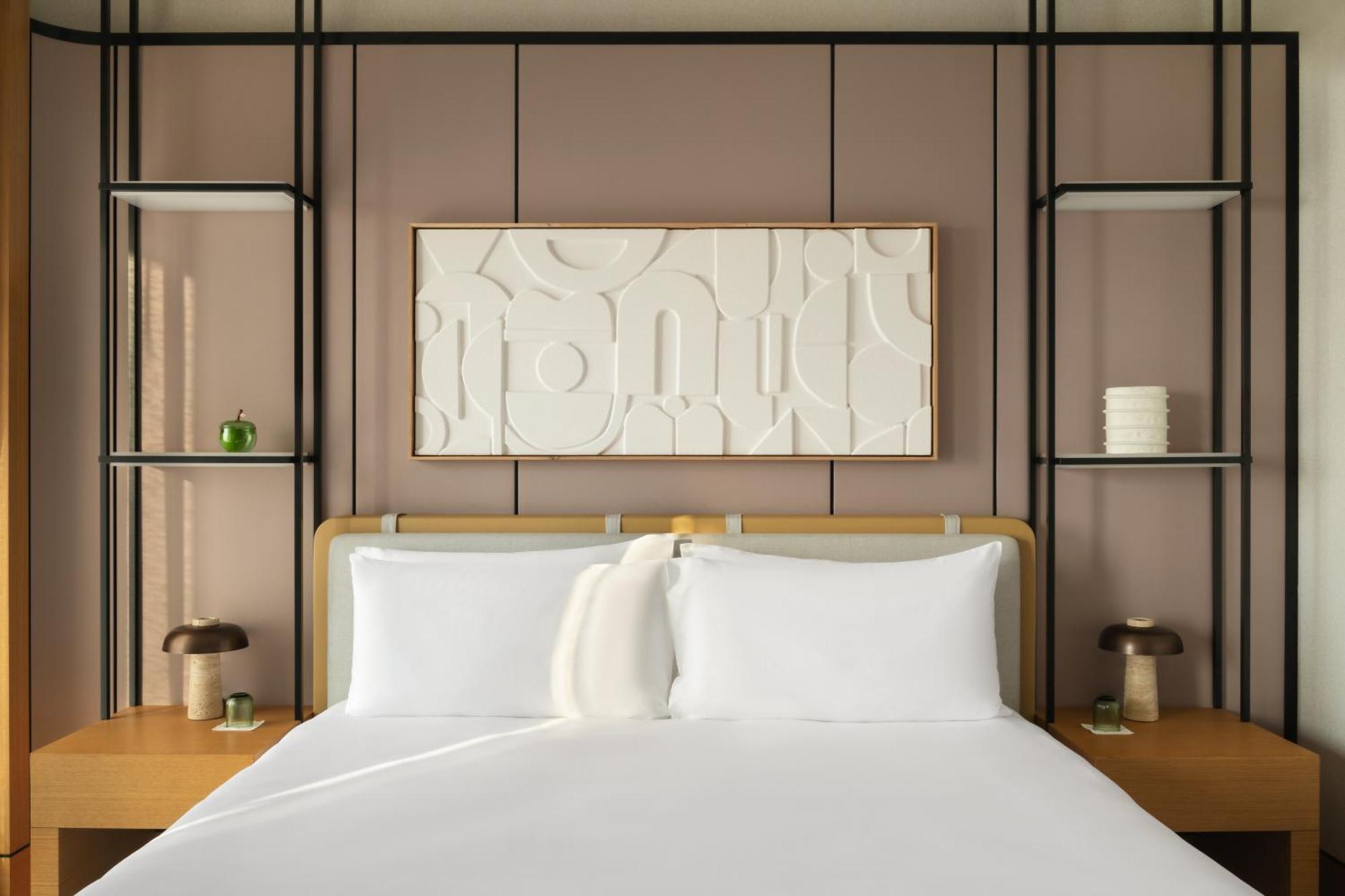 Delano Dubai At Bluewaters Hotell Exteriör bild A bedroom at the hotel
