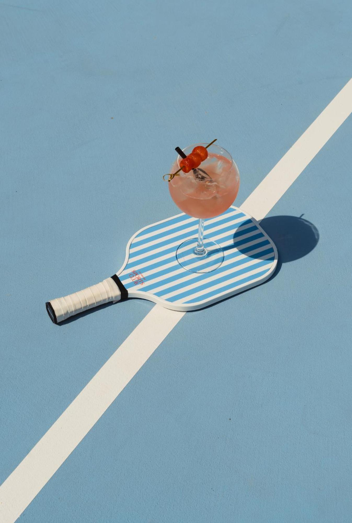 Delano Dubai At Bluewaters Hotell Exteriör bild A paddleball racket
